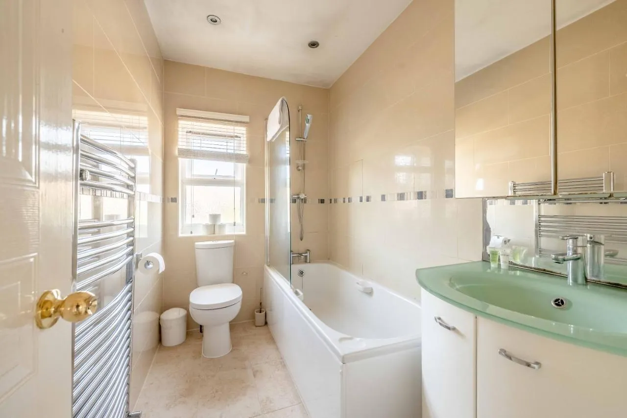 Holiday home Spacious 3 Bedroom Home - Great For Families! Slough