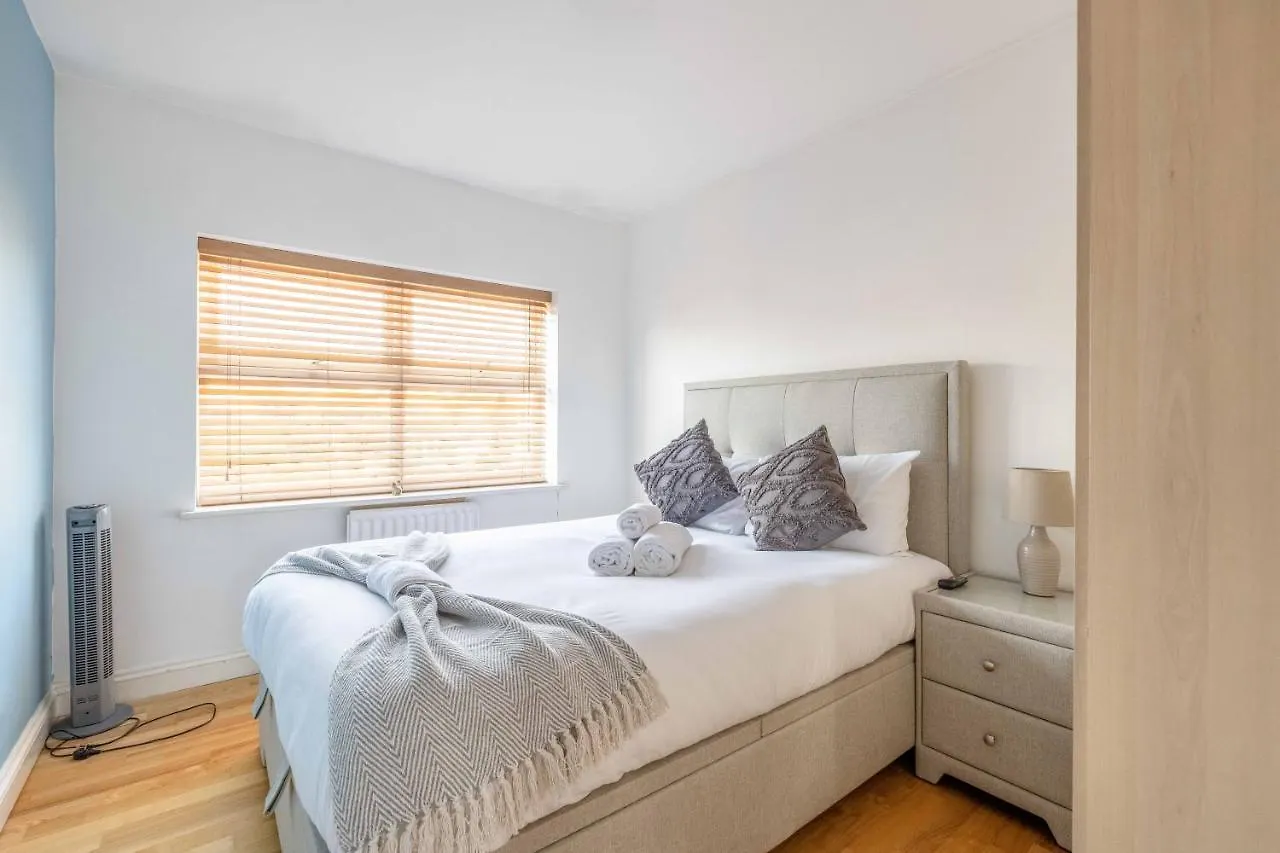 Spacious 3 Bedroom Home - Great For Families! Slough 0*,  United Kingdom