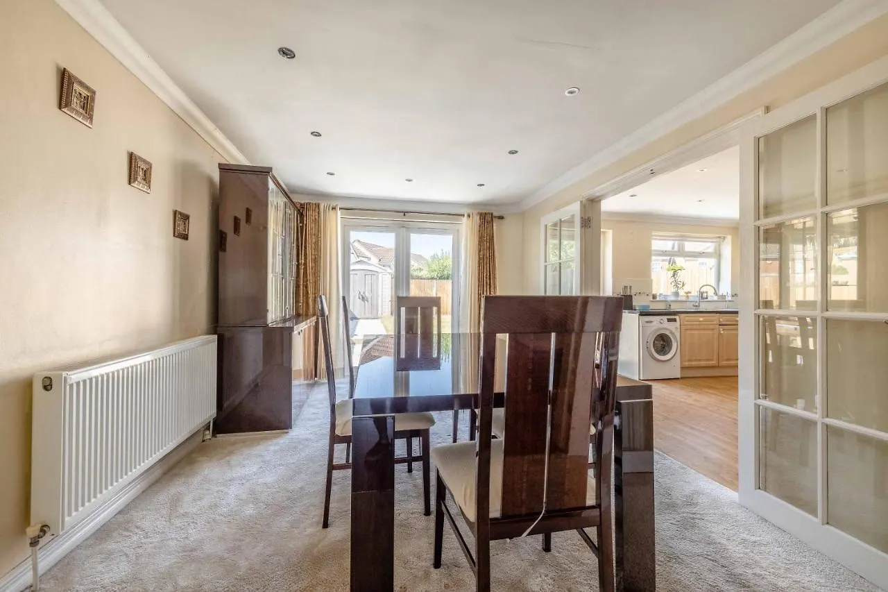 Holiday home Spacious 3 Bedroom Home - Great For Families! Slough United Kingdom